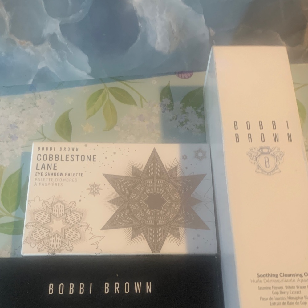 Bobbi Brown Cobblestone Lane Eye Shadow Palette with Soothing Cleansing Oil